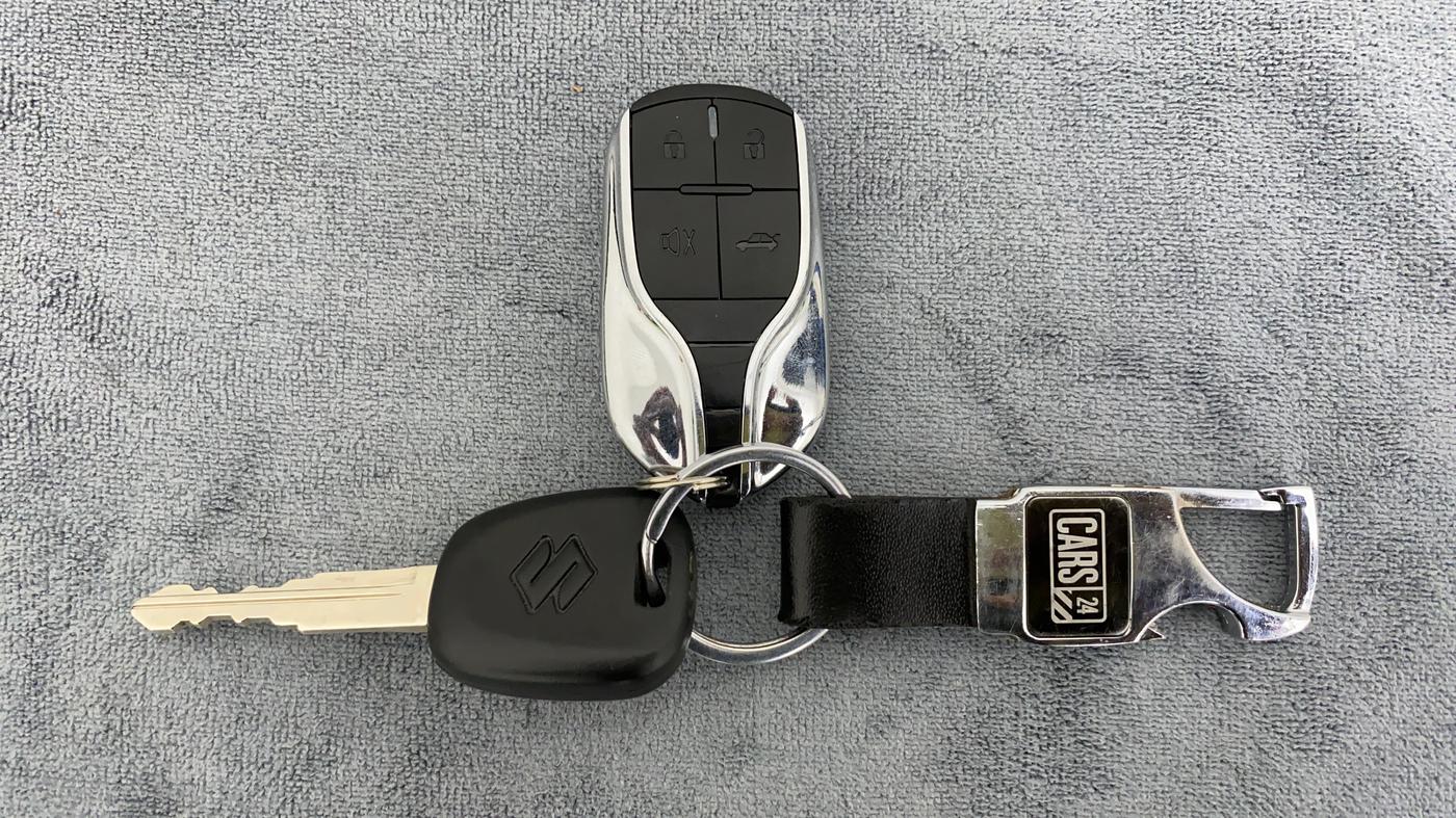 2020 Maruti Swift LXI, Petrol, Manual, 44,817 km, Key Close Up