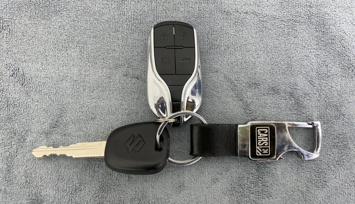 2020 Maruti Swift LXI, Petrol, Manual, 44,817 km, Key Close Up