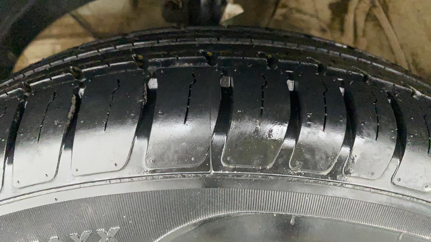 2020 Maruti Swift LXI, Petrol, Manual, 44,817 km, Left Front Tyre Tread