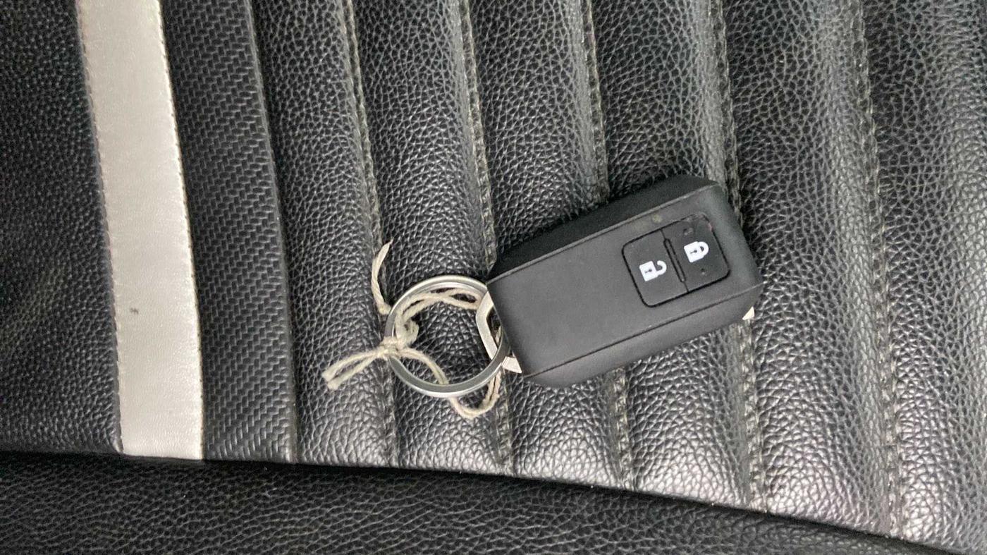 2020 Maruti Baleno ZETA PETROL 1.2, Petrol, Manual, 26,601 km, Key Close Up