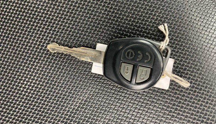 2017 Maruti Baleno DELTA PETROL 1.2, Petrol, Manual, 68,670 km, Key Close Up