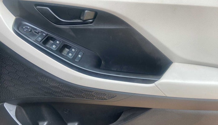 2022 Hyundai Creta EX 1.5 PETROL, Petrol, Manual, 15,137 km, Driver Side Door Panels Control
