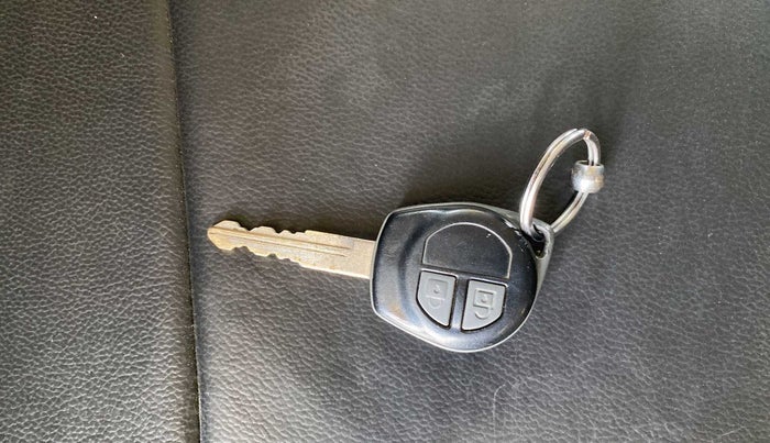 2013 Maruti Swift VXI, Petrol, Manual, 74,586 km, Key Close Up