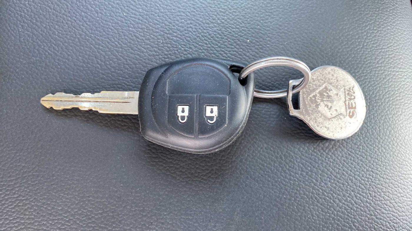 2012 Maruti Swift VXI, Petrol, Manual, 74,533 km, Key Close Up