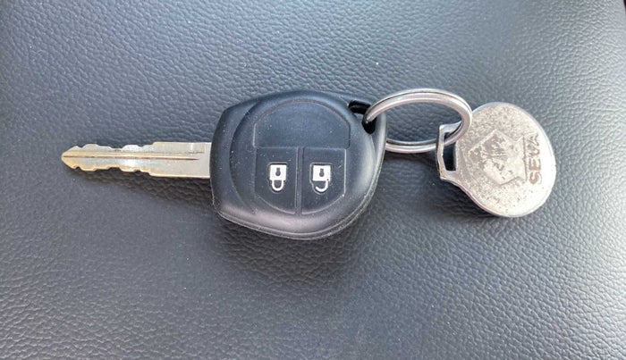 2012 Maruti Swift VXI, Petrol, Manual, 74,533 km, Key Close Up