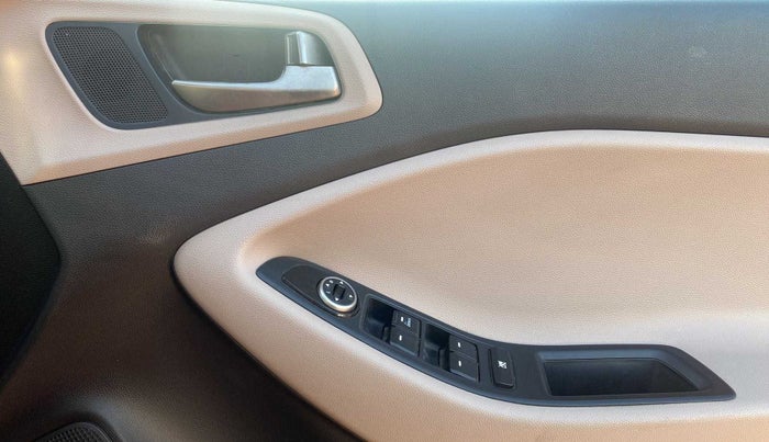 2015 Hyundai Elite i20 MAGNA 1.2, Petrol, Manual, 30,016 km, Driver Side Door Panels Control