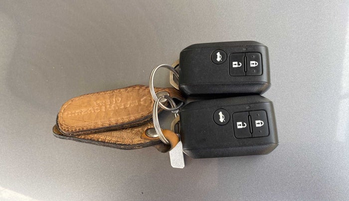 2022 Maruti Dzire ZXI, Petrol, Manual, 17,584 km, Key Close Up