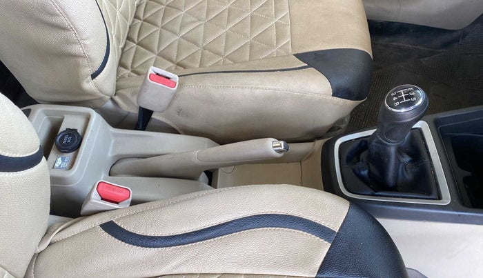 2022 Maruti Dzire ZXI, Petrol, Manual, 17,584 km, Gear Lever