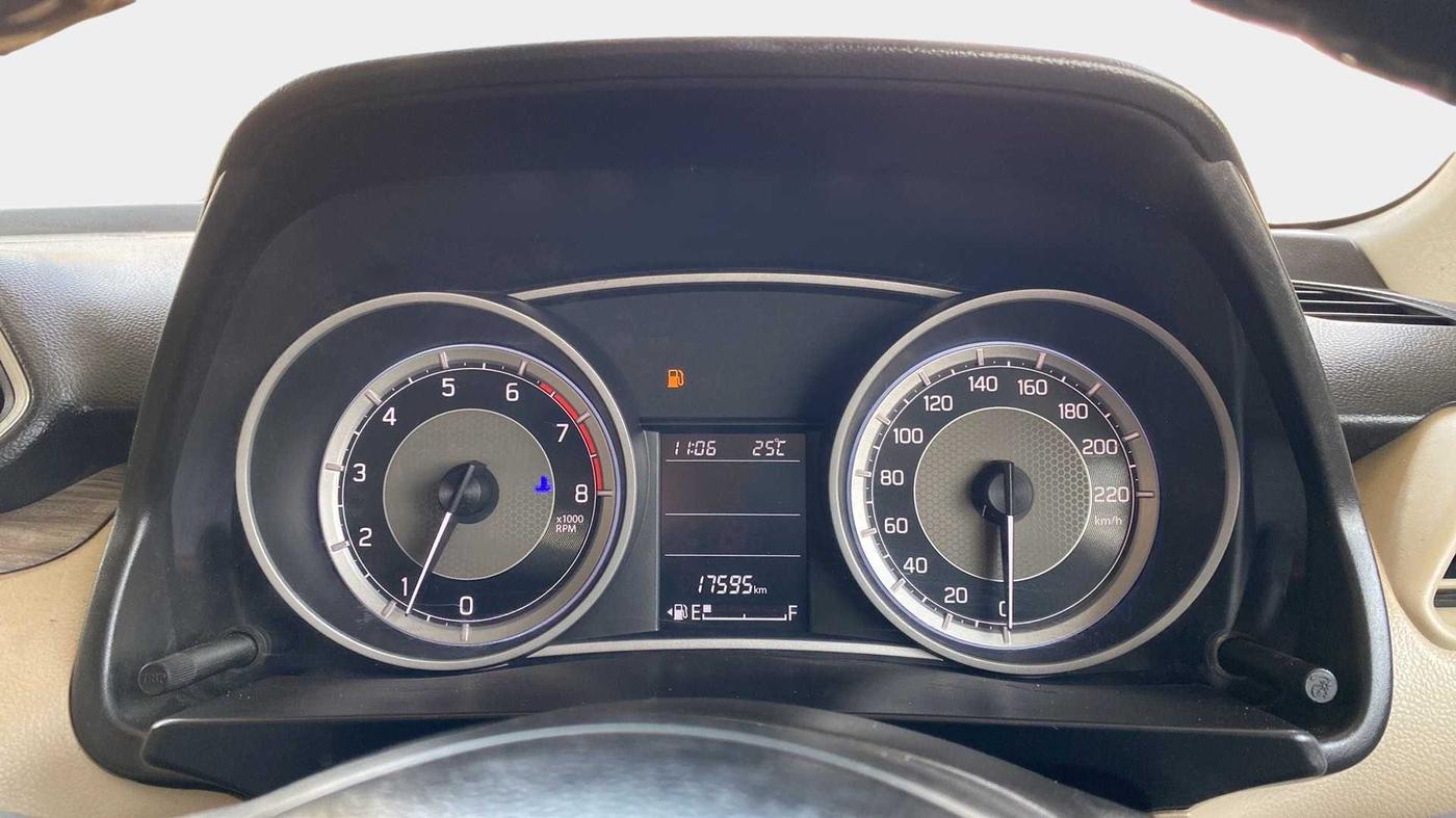 2022 Maruti Dzire ZXI, Petrol, Manual, 17,584 km, Odometer Image