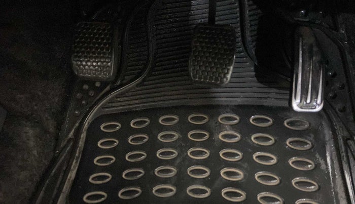 2013 Maruti Alto 800 LXI, Petrol, Manual, 34,810 km, Pedals