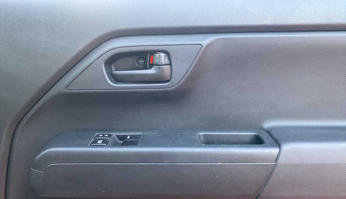 2020 Maruti New Wagon-R LXI 1.0, Petrol, Manual, 20,596 km, Driver Side Door Panels Control