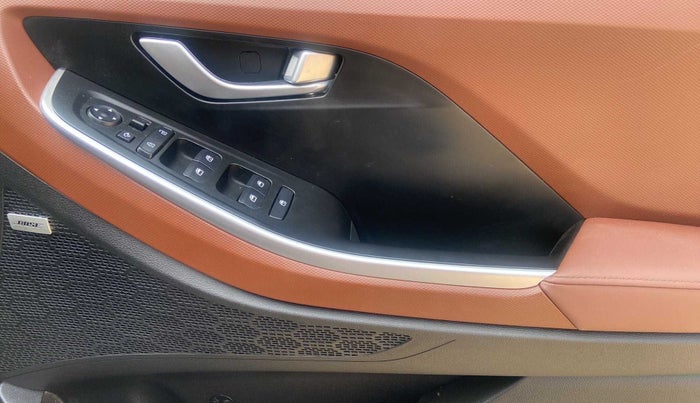 2022 Hyundai ALCAZAR 2.0 SIGNATURE (O) AT 6STR, Petrol, Automatic, 6,907 km, Driver Side Door Panels Control