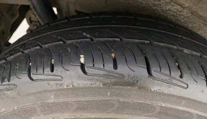 2014 Maruti Wagon R 1.0 VXI, Petrol, Manual, 63,491 km, Right Rear Tyre Tread