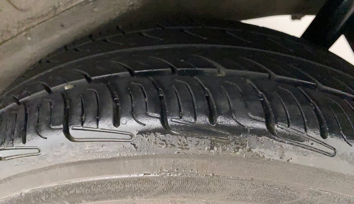 2014 Maruti Wagon R 1.0 VXI, Petrol, Manual, 63,491 km, Left Rear Tyre Tread