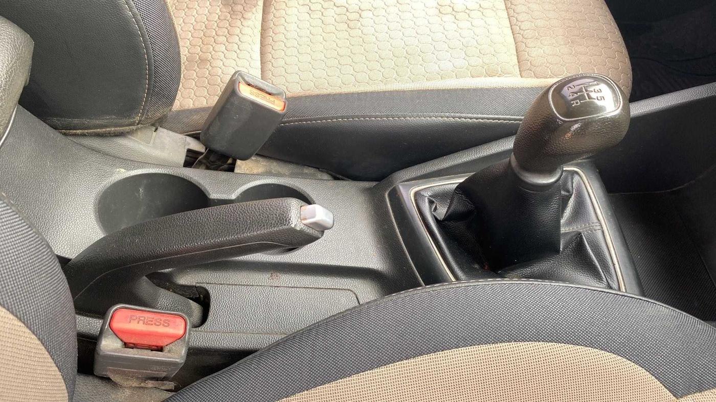 2017 Hyundai Elite i20 ASTA 1.2, CNG, Manual, 77,465 km, Gear Lever
