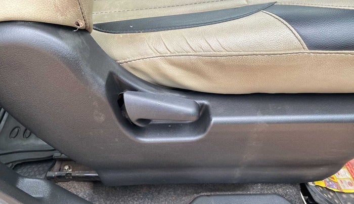 2015 Maruti Wagon R 1.0 VXI, Petrol, Manual, 17,717 km, Driver Side Adjustment Panel