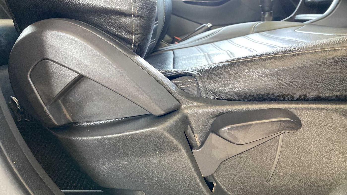 2020 Ford New Figo TITANIUM 1.2 PETROL MT, Petrol, Manual, 11,603 km, Driver Side Adjustment Panel