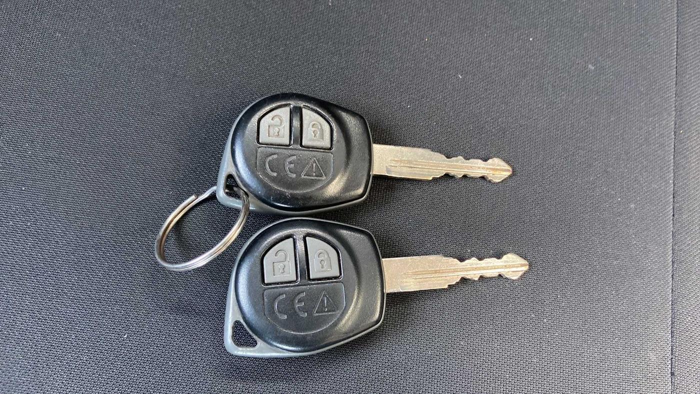 2018 Maruti Swift VXI AMT, Petrol, Automatic, 19,201 km, Key Close Up