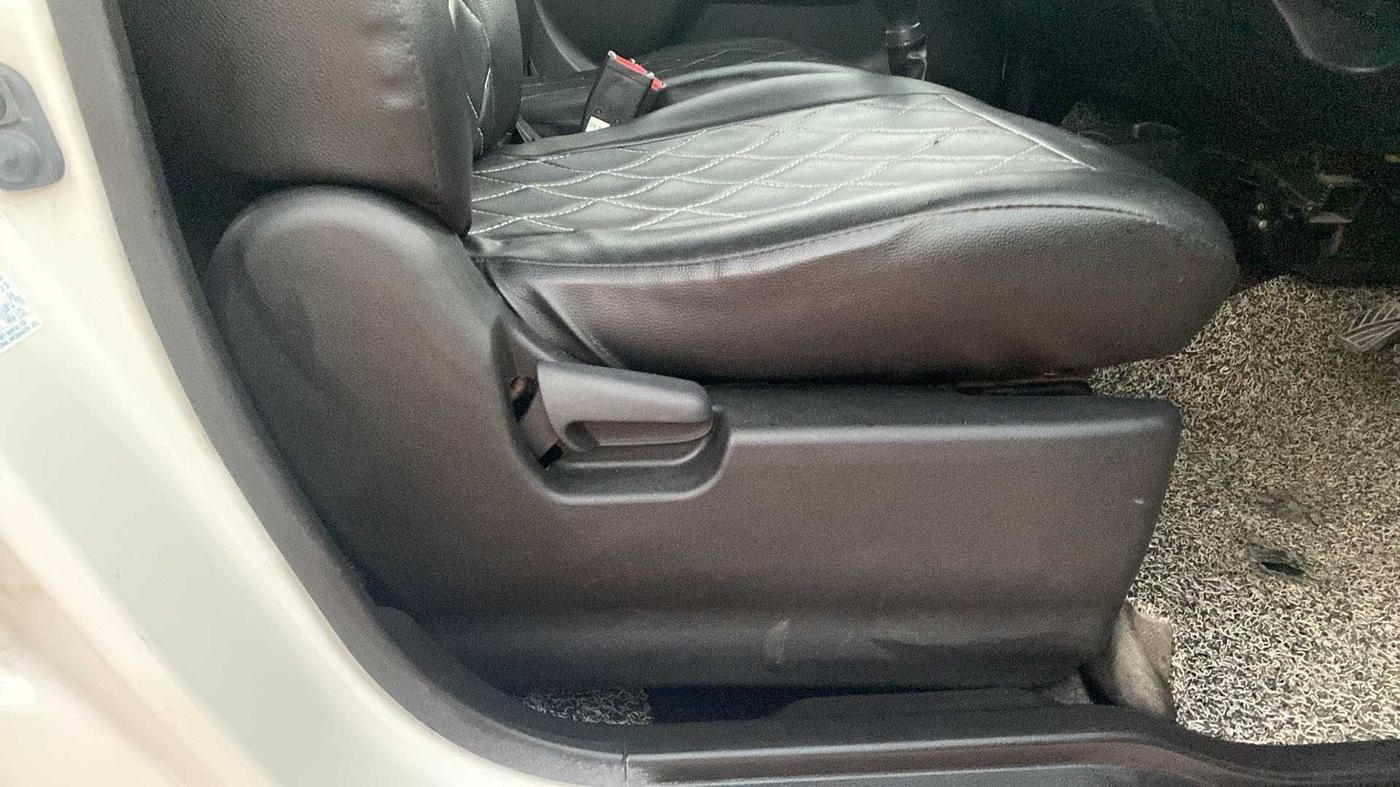 2016 Maruti Wagon R 1.0 VXI, Petrol, Manual, 41,288 km, Driver Side Adjustment Panel