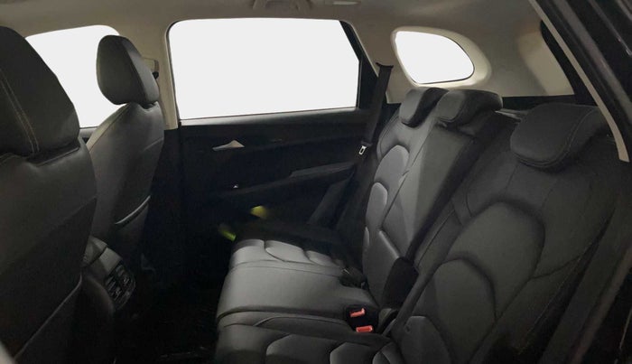 2019 MG HECTOR SHARP 1.5 DCT PETROL, Petrol, Automatic, 58,745 km, Right Side Rear Door Cabin