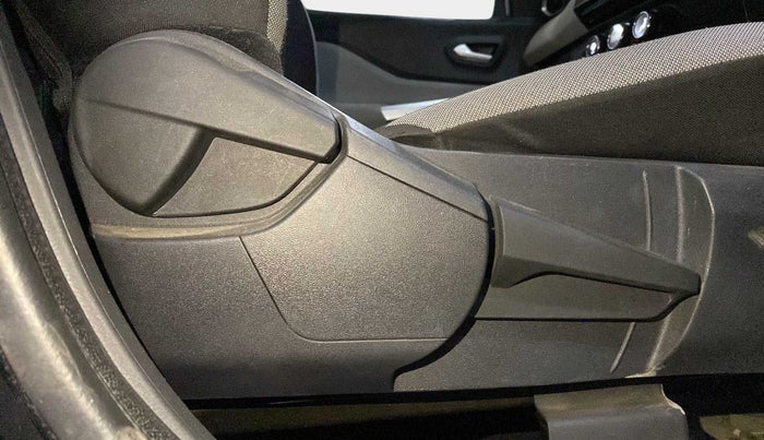 2023 Nissan MAGNITE XV TURBO CVT, Petrol, Automatic, 13,023 km, Driver Side Adjustment Panel
