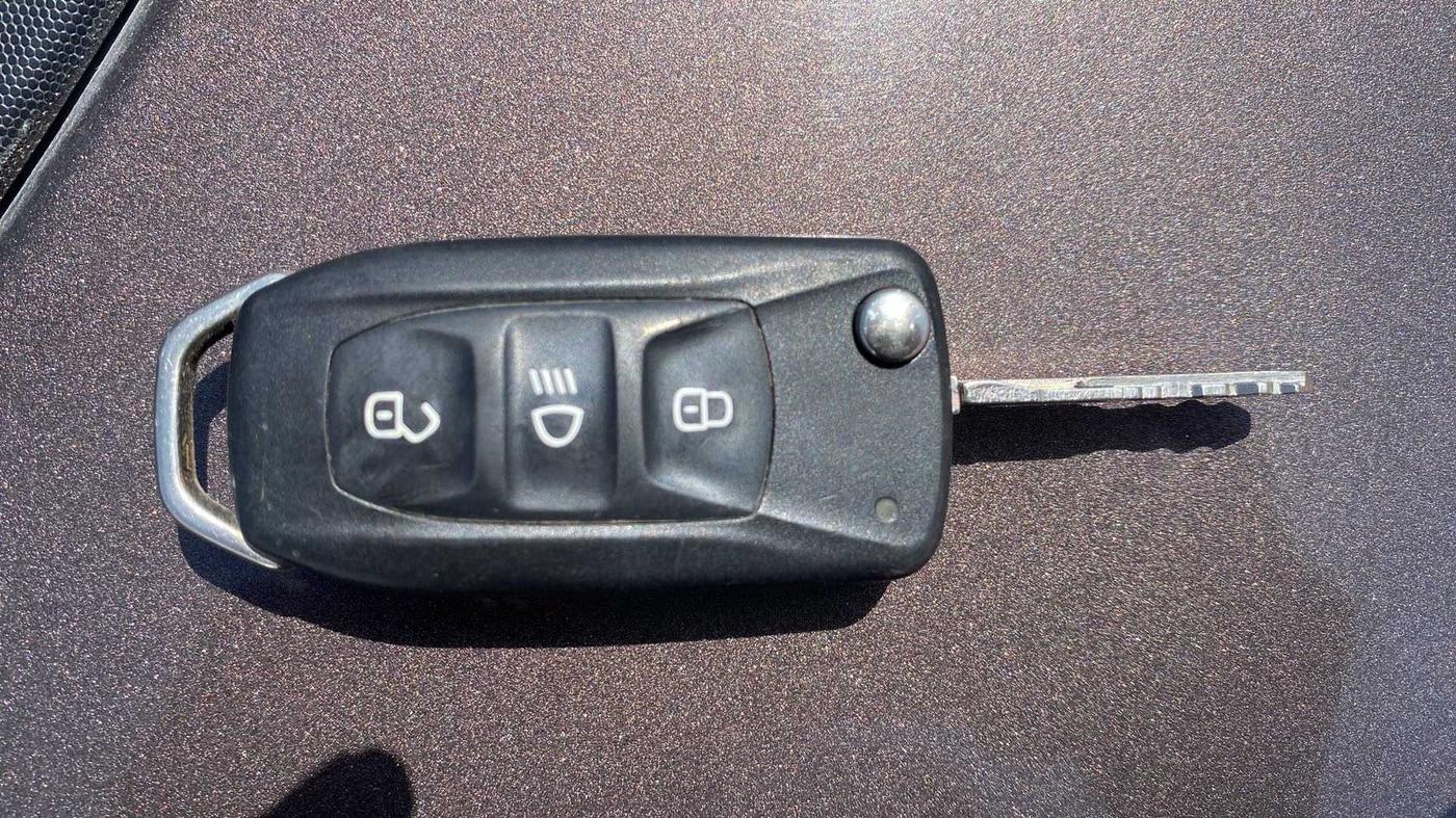 2017 Tata Tiago XZA PETROL, Petrol, Automatic, 9,987 km, Key Close Up