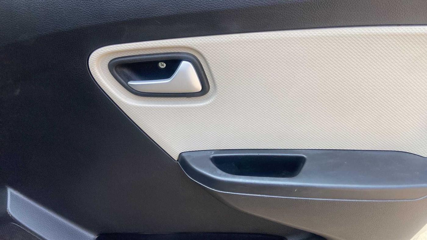 2020 Maruti Alto VXI, Petrol, Manual, 8,708 km, Driver Side Door Panels Control