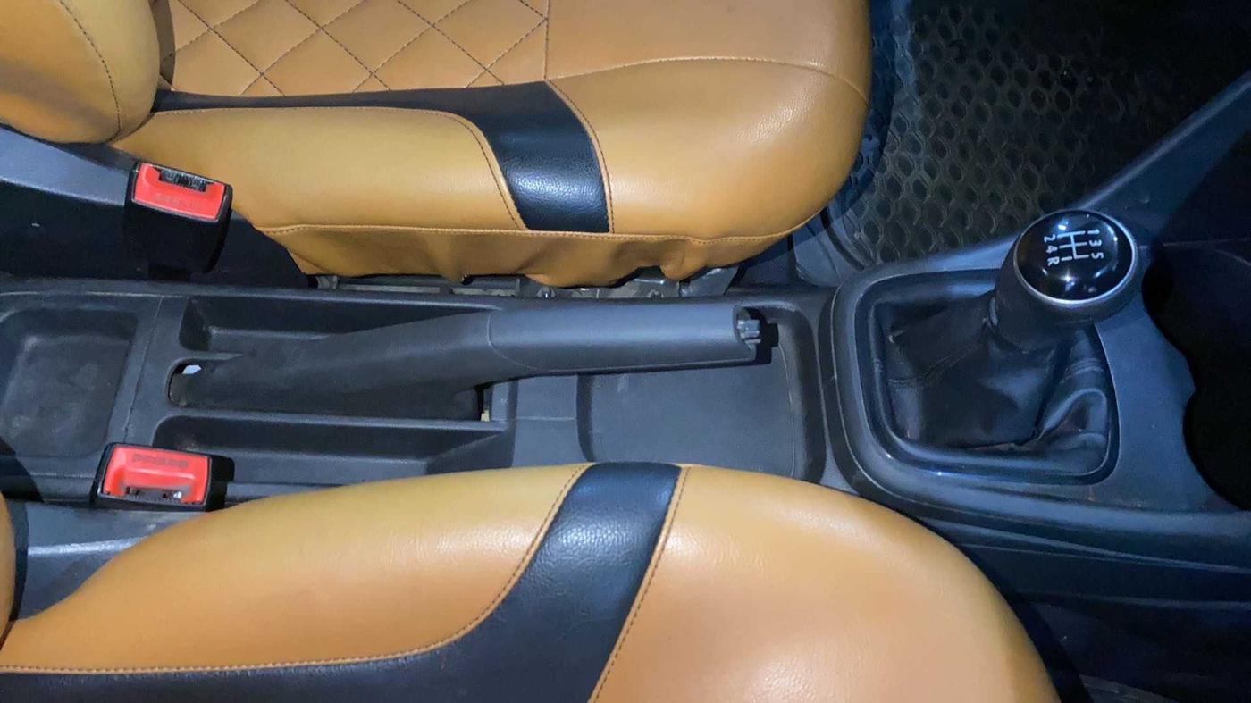 2018 Volkswagen Polo TRENDLINE 1.0L, Petrol, Manual, 55,362 km, Gear Lever