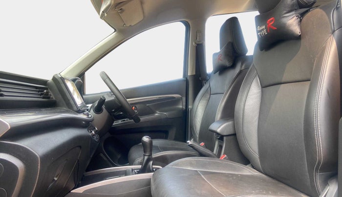 2019 Maruti XL6 ALPHA MT, Petrol, Manual, 22,952 km, Right Side Front Door Cabin