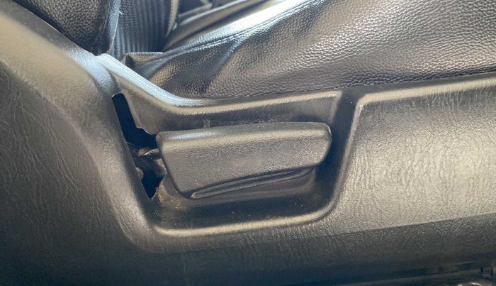2019 Maruti Alto VXI, Petrol, Manual, 29,415 km, Driver Side Adjustment Panel