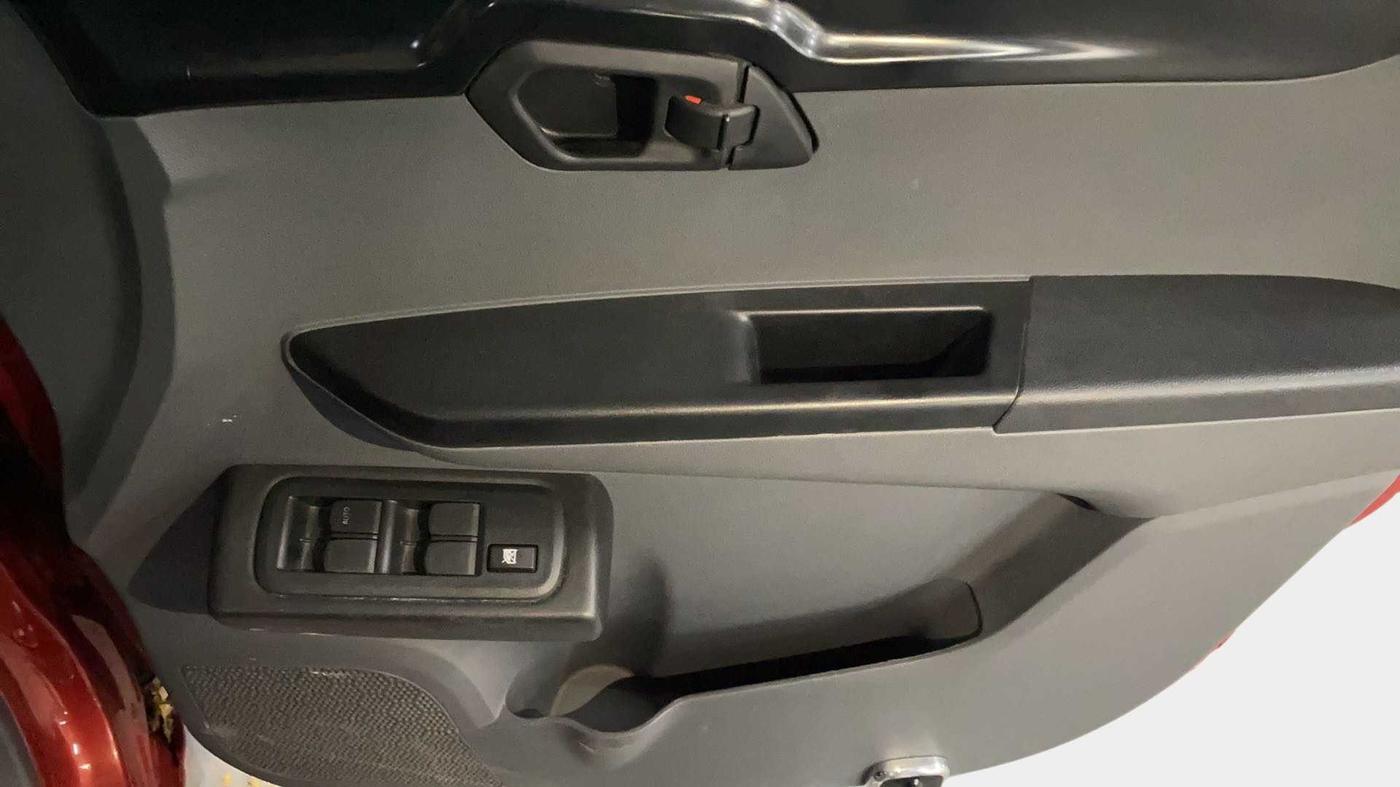 2018 Mahindra KUV 100 NXT K2+ P 6 STR, Petrol, Manual, 17,121 km, Driver Side Door Panels Control