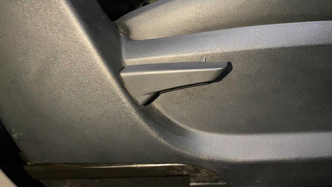2018 Mahindra KUV 100 NXT K2+ P 6 STR, Petrol, Manual, 17,121 km, Driver Side Adjustment Panel