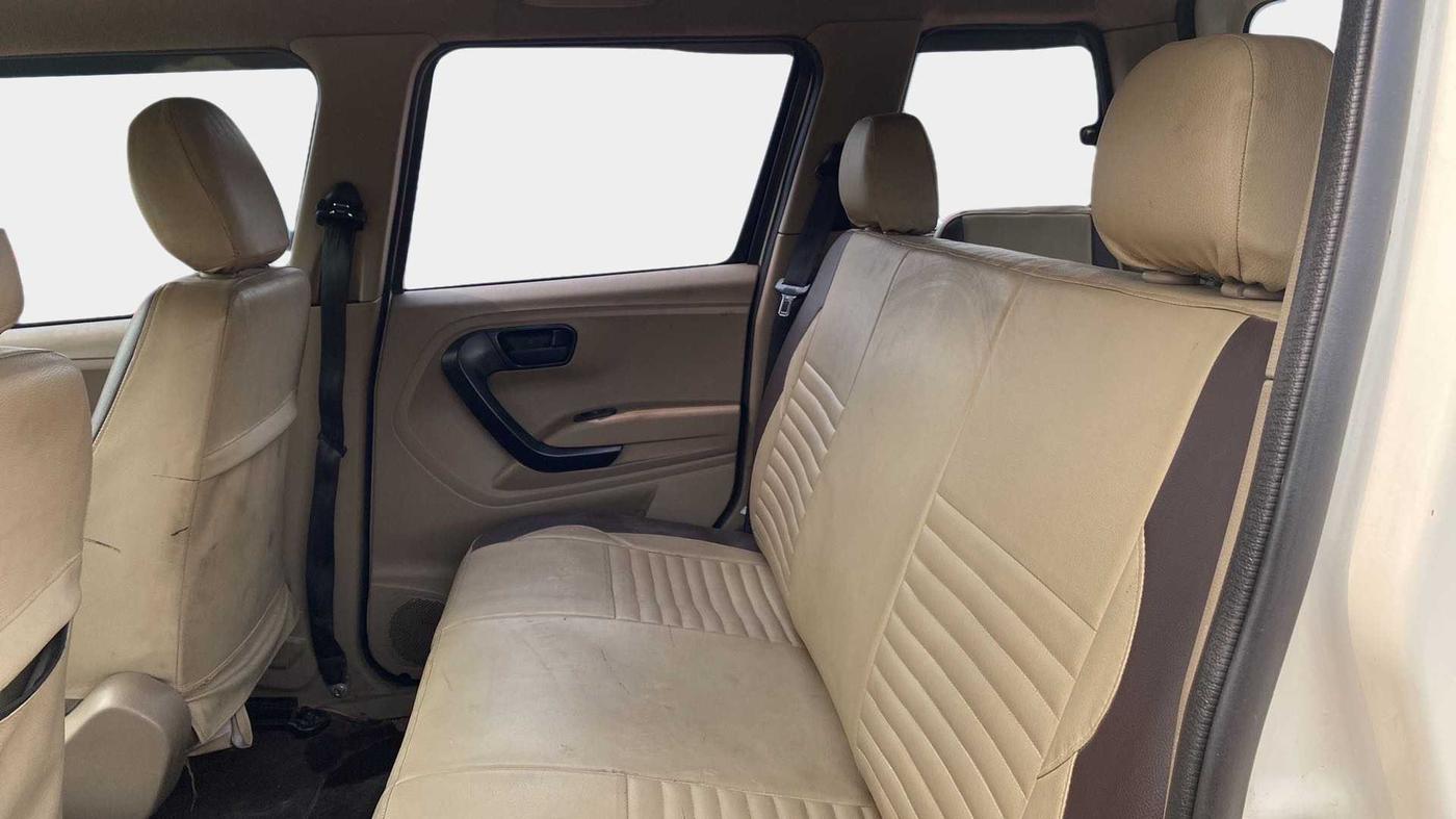 2020 Mahindra TUV300 T4 PLUS, Diesel, Manual, 48,361 km, Right Side Rear Door Cabin