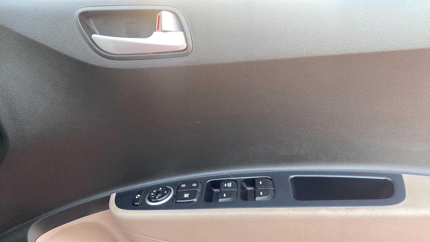 2016 Hyundai Grand i10 ASTA (O) AT 1.2 KAPPA VTVT, Petrol, Automatic, 30,971 km, Driver Side Door Panels Control