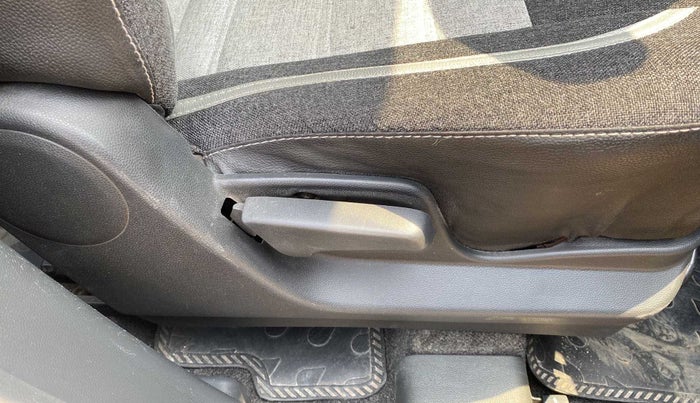 2014 Maruti Ritz VXI, Petrol, Manual, 58,218 km, Driver Side Adjustment Panel