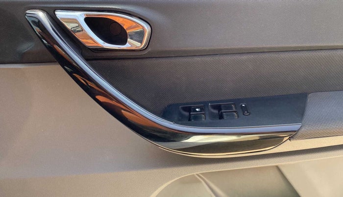 2018 Tata TIGOR XZ PETROL, CNG, Manual, 92,407 km, Driver Side Door Panels Control
