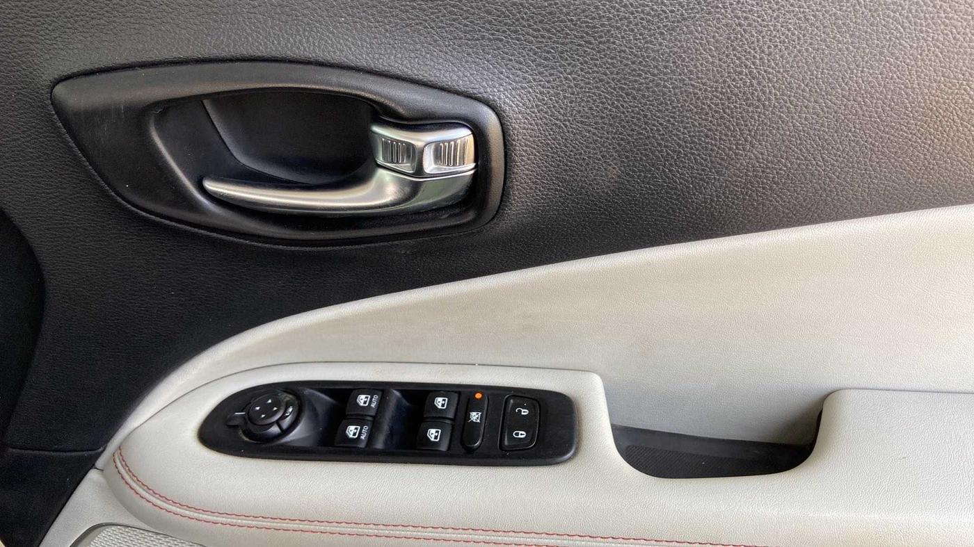 2018 Jeep Compass LIMITED 1.4 PETROL AT, Petrol, Automatic, 82,437 km, Driver Side Door Panels Control