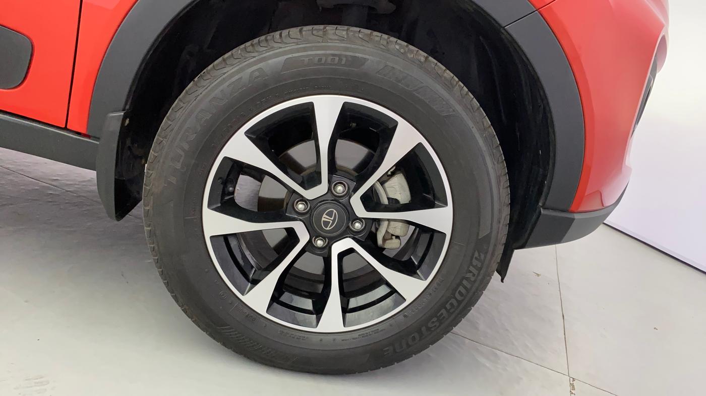 2021 Tata NEXON XZA PLUS PETROL, Petrol, Automatic, 22,732 km, Left Front Wheel