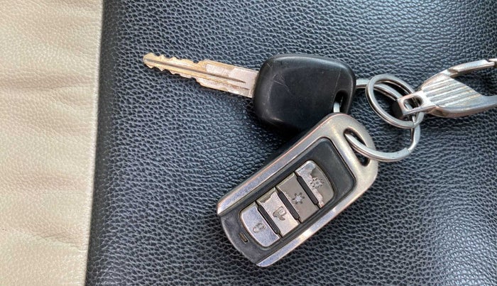 2017 Maruti Alto K10 VXI, Petrol, Manual, 63,734 km, Key Close Up