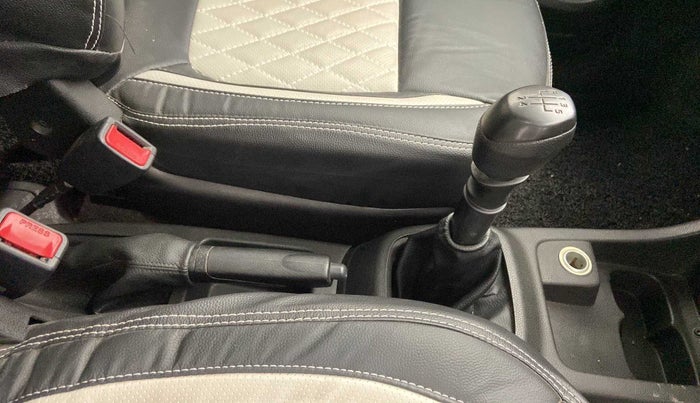 2018 Renault Kwid RXT 1.0 (O), Petrol, Manual, 56,606 km, Gear Lever