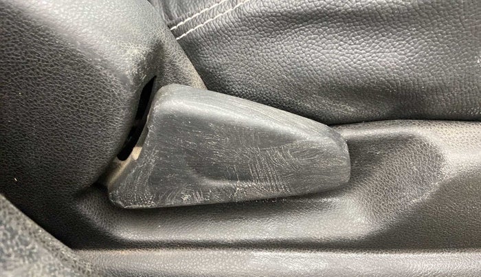 2018 Renault Kwid RXT 1.0 (O), Petrol, Manual, 56,606 km, Driver Side Adjustment Panel