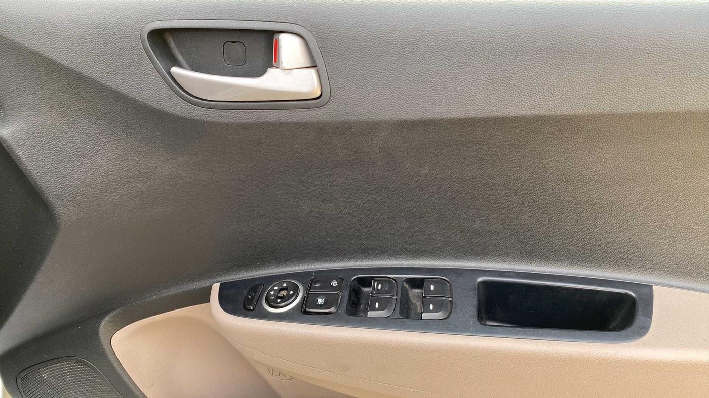 2018 Hyundai Grand i10 SPORTZ 1.2 KAPPA VTVT, Petrol, Manual, 41,245 km, Driver Side Door Panels Control