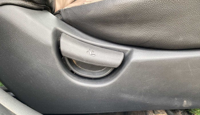 2018 Hyundai Grand i10 SPORTZ 1.2 KAPPA VTVT, Petrol, Manual, 41,245 km, Driver Side Adjustment Panel