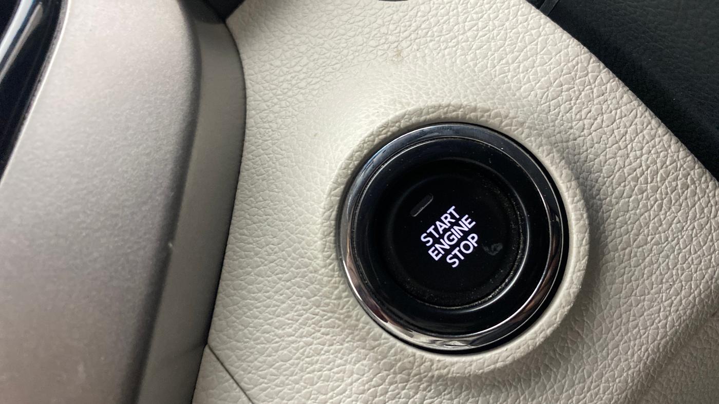 2024 Mahindra XUV300 W8 (O) 1.2 PETROL AMT, Petrol, Automatic, 15,125 km, Keyless Start/ Stop Button