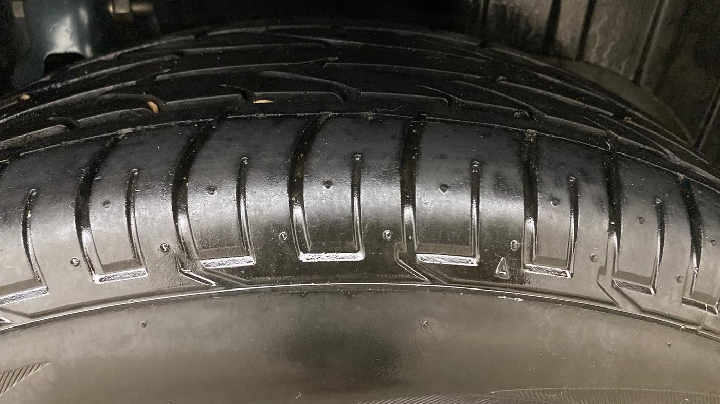 2024 Mahindra XUV300 W8 (O) 1.2 PETROL AMT, Petrol, Automatic, 15,125 km, Left Rear Tyre Tread