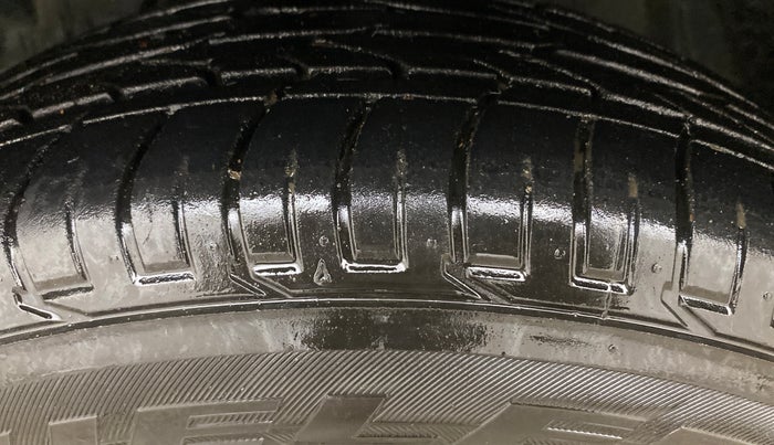 2024 Mahindra XUV300 W8 (O) 1.2 PETROL AMT, Petrol, Automatic, 15,168 km, Left Front Tyre Tread