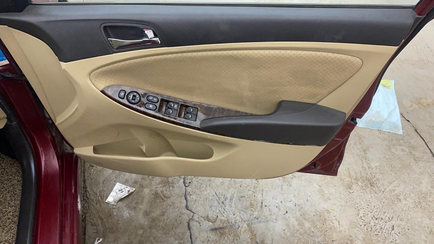 2013 Hyundai Verna FLUIDIC 1.6 VTVT SX, Petrol, Manual, 52,089 km, Driver Side Door Panels Control