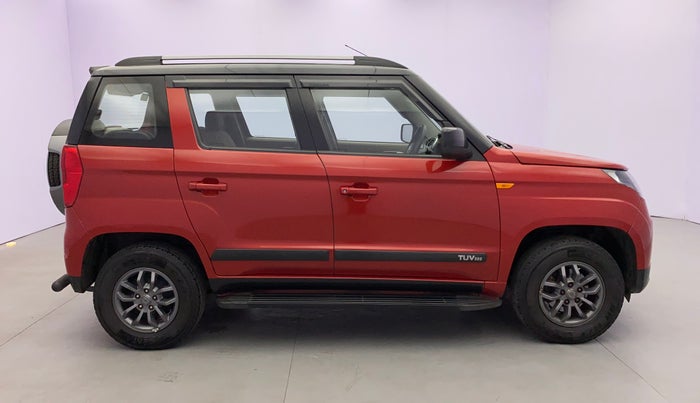 2017 Mahindra TUV300 T10 DUAL TONE, Diesel, Manual, 65,056 km, Right Side View