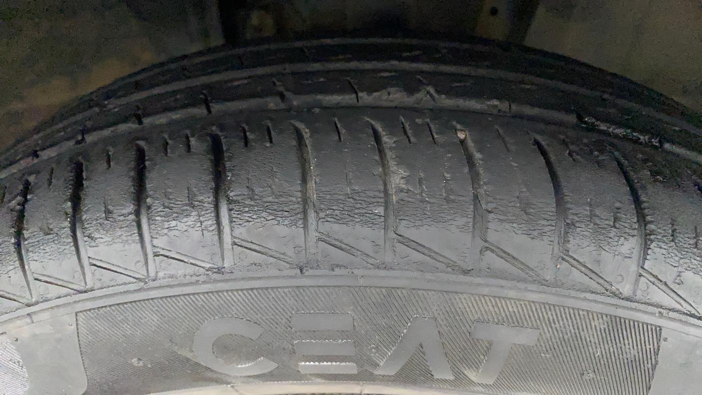 2020 Renault TRIBER RXT AMT, Petrol, Automatic, 32,293 km, Right Front Tyre Tread
