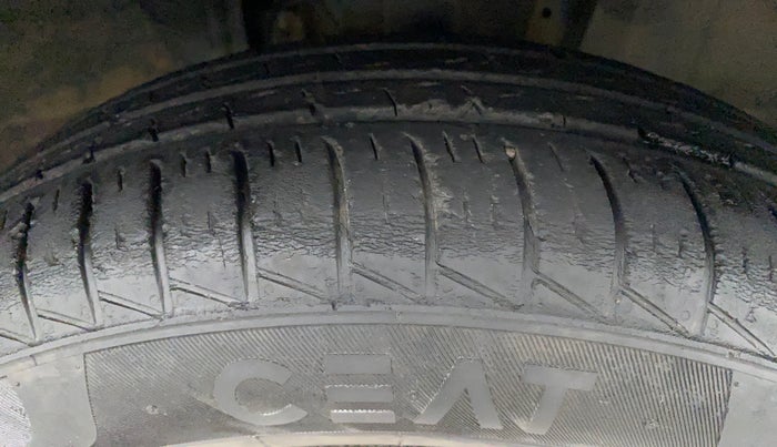 2020 Renault TRIBER RXT AMT, Petrol, Automatic, 32,293 km, Right Front Tyre Tread